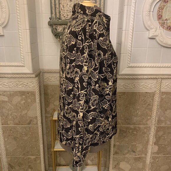 Liz Baker. Size 16. Long Sleeve. Button Cuff. Machine Wash Blouse. B93 - Picture 4 of 6